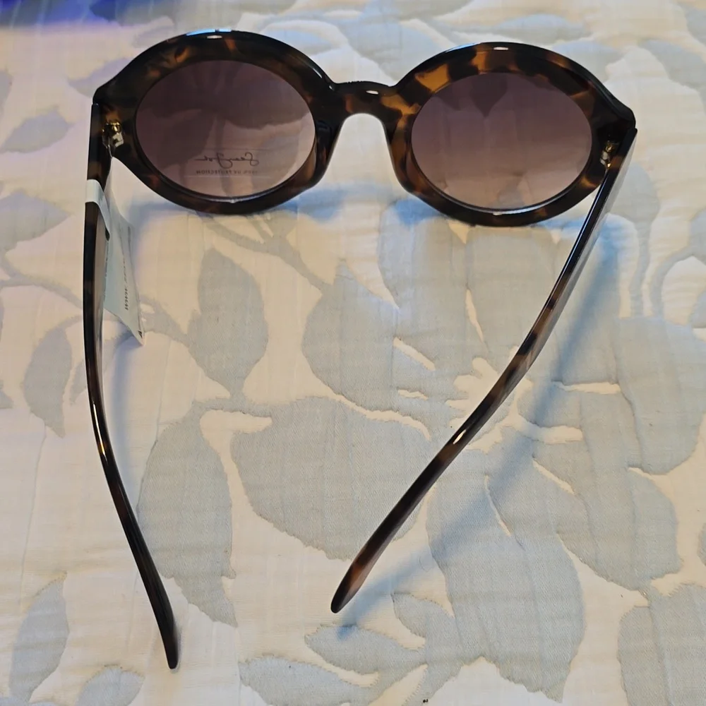 Sean John Designer SunGlasses - Picture 4 of 4